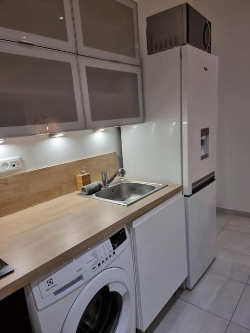 Nalan Orrygeois, Spa, Sauna, Proche Asterix Exteriör bild