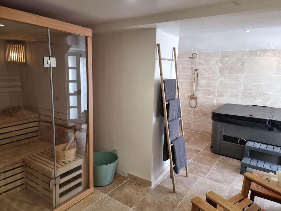 Nalan Orrygeois, Spa, Sauna, Proche Asterix Exteriör bild